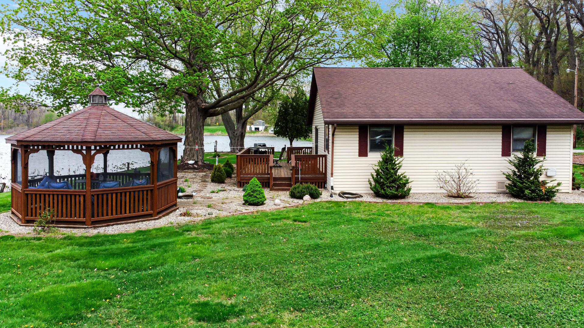 1588 West Severs Road La Porte, IN 46350 - Photo 4 of 34 1920x1080