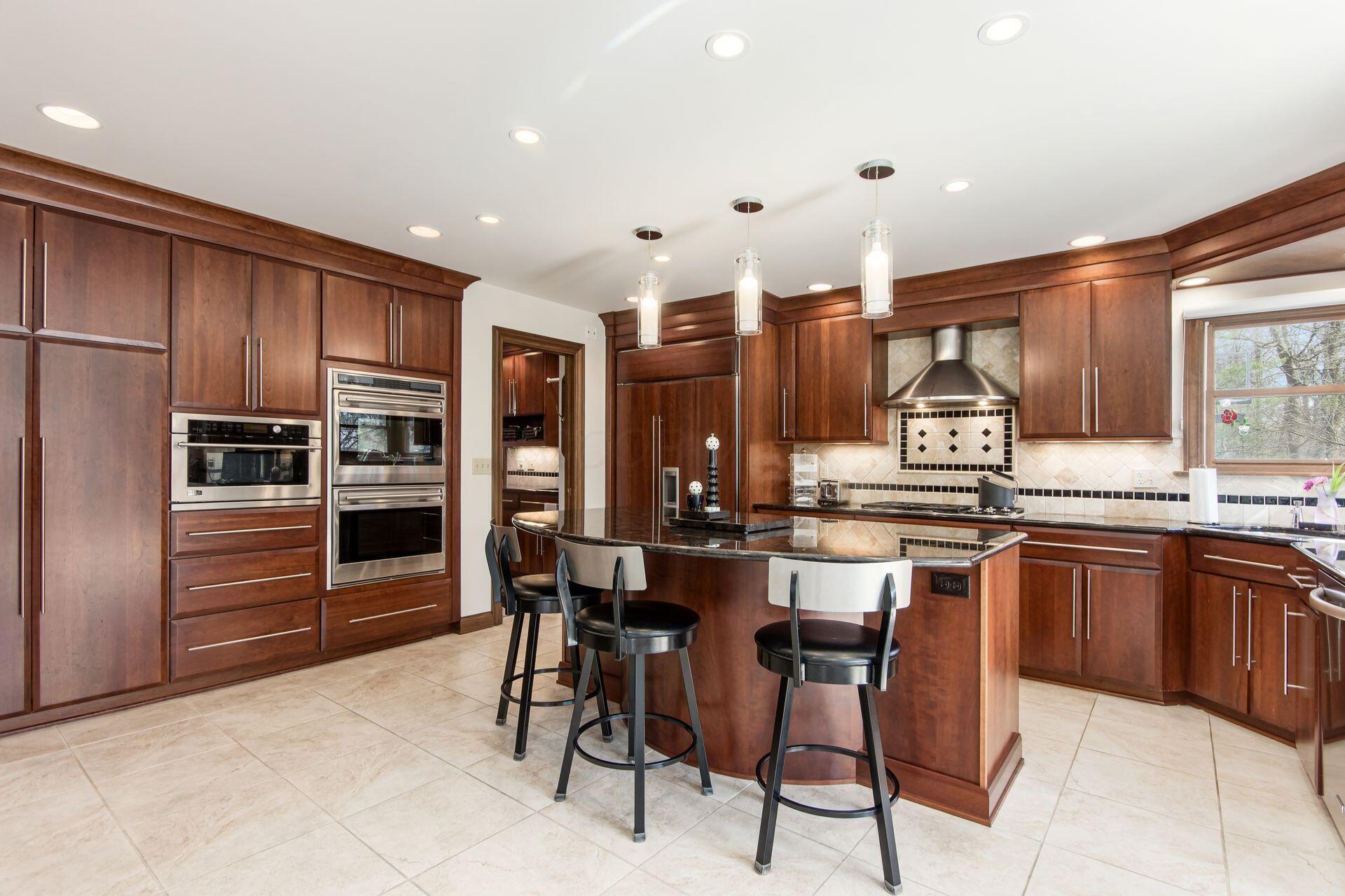 941 Robbins Way Columbus, OH 43085 - Photo 15 of 64 Kitchen