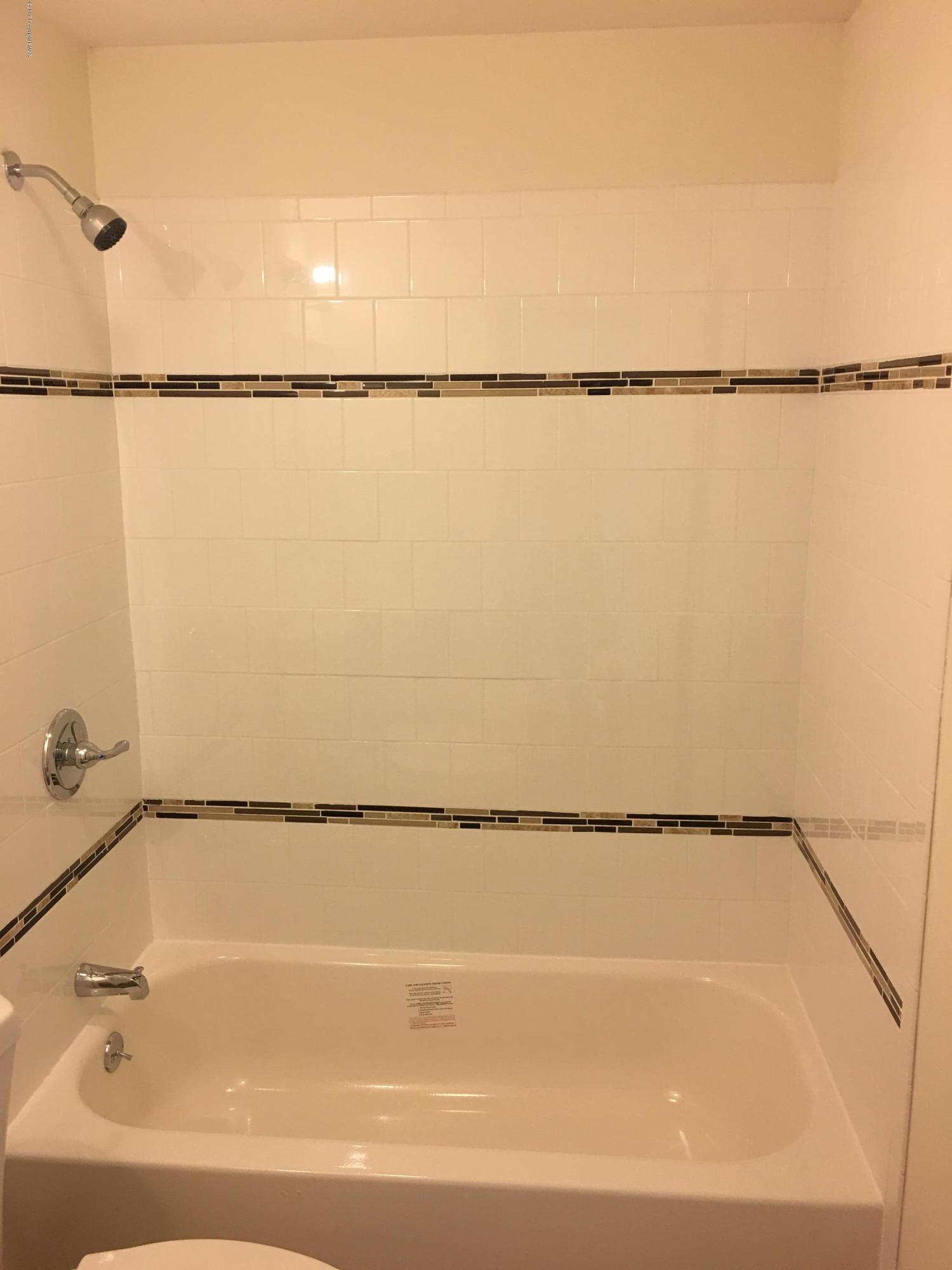 4448 Pine Ridge Drive East Bushkill, PA 18324 - Photo 15 of 22 Full Bath