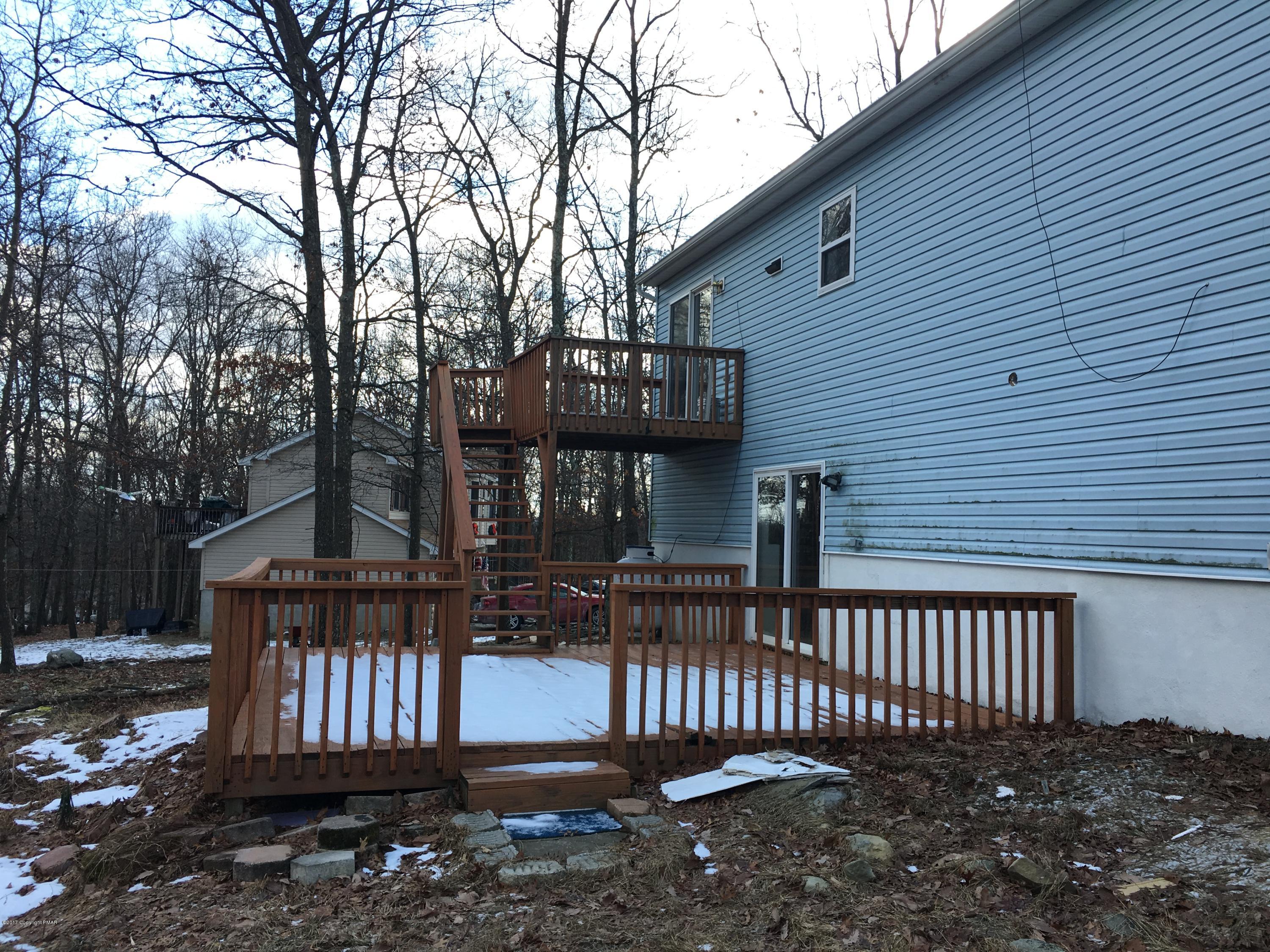 4448 Pine Ridge Drive East Bushkill, PA 18324 - Photo 20 of 22 Multi Layer Decking