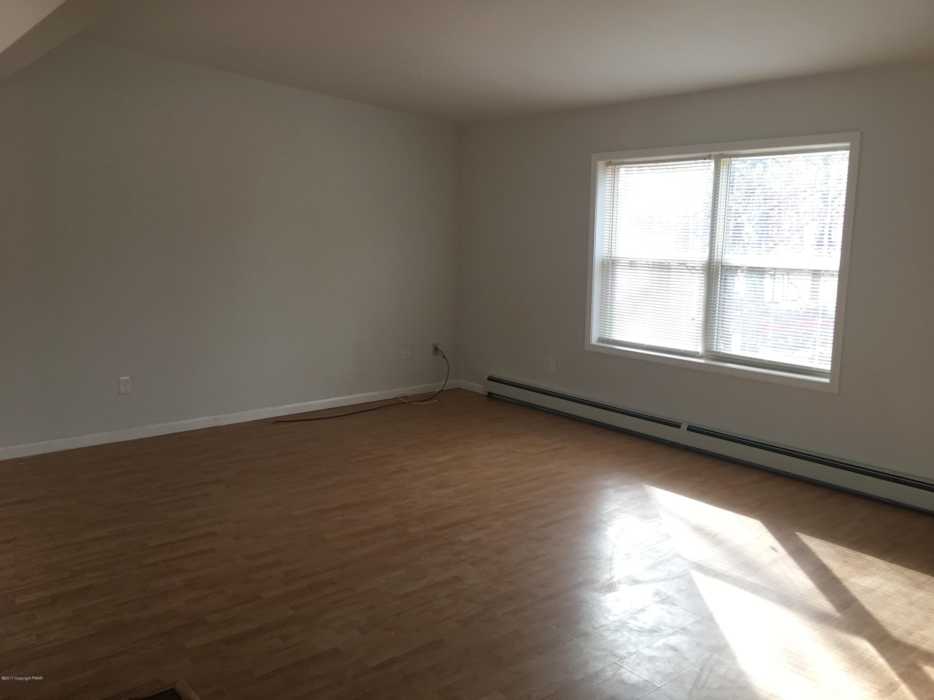 4448 Pine Ridge Drive East Bushkill, PA 18324 - Photo 5 of 22 Living Room