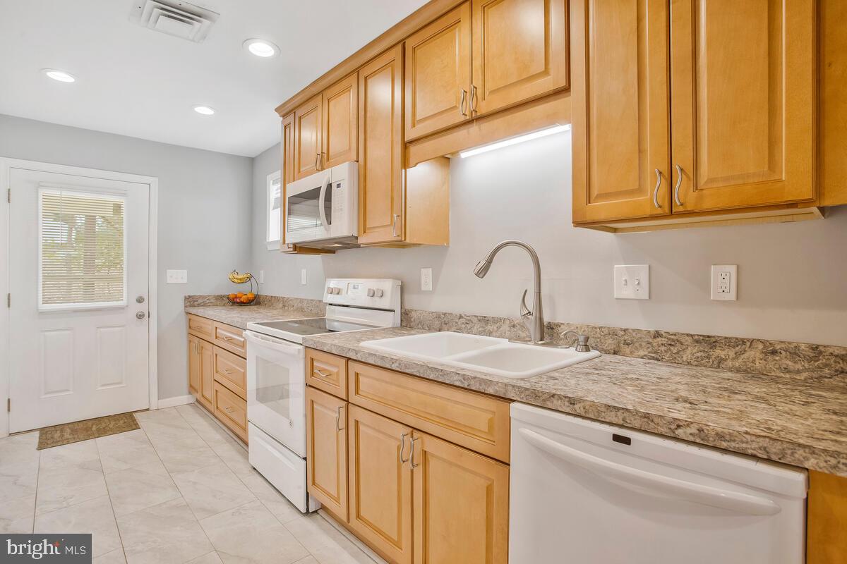 391 Red Cloud Road Lusby, MD 20657 - Photo 19 of 39 Newer appliances 2018.