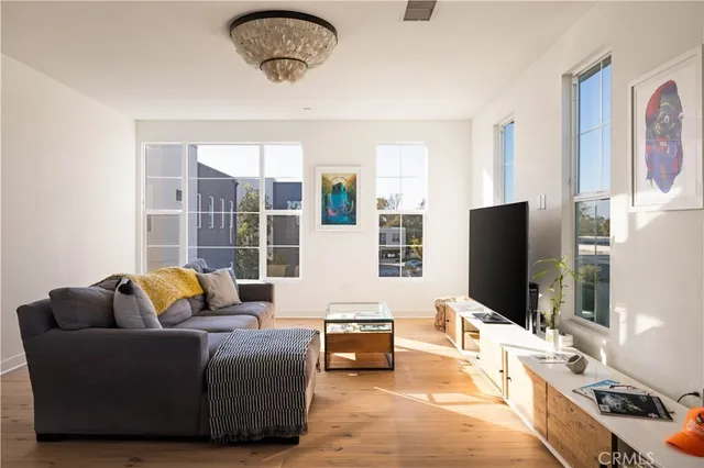 $975,000 | 2023 Placentia Avenue, Costa Mesa, CA 92627