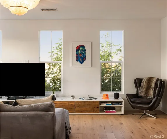 $975,000 | 2023 Placentia Avenue, Costa Mesa, CA 92627