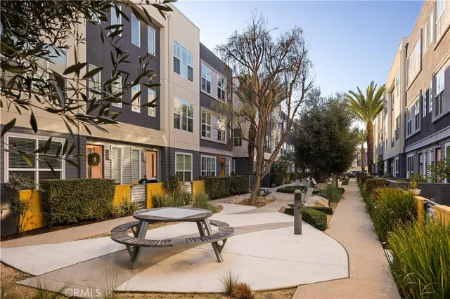 $975,000 | 2023 Placentia Avenue, Costa Mesa, CA 92627