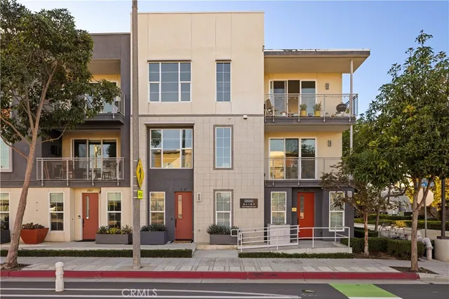 $975,000 | 2023 Placentia Avenue, Costa Mesa, CA 92627