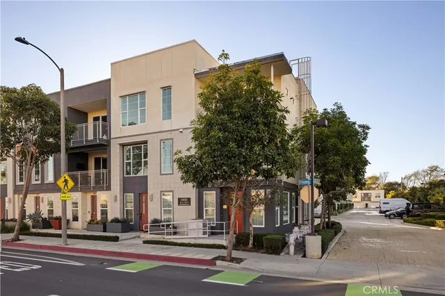 $975,000 | 2023 Placentia Avenue, Costa Mesa, CA 92627