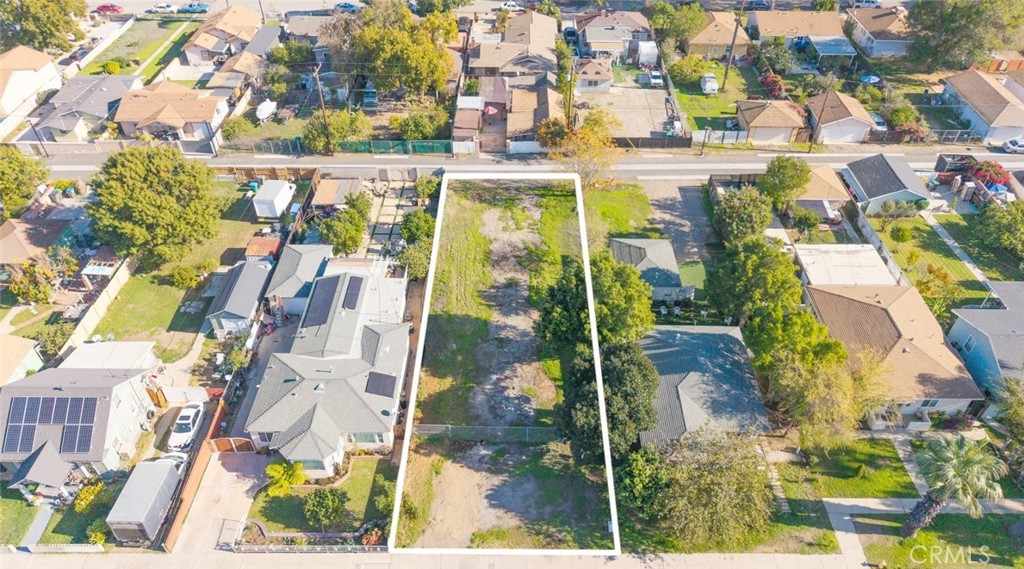 929 Fullerton Avenue Corona, CA 92879 - Photo 3 of 22