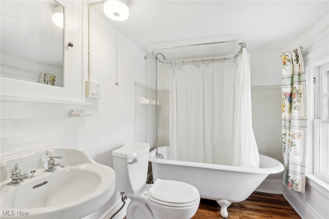 3191 Warrington Road Cleveland, OH 44120 - Photo 26 of 41 3rd floor full bathroom