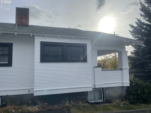 $200,000 | 240 North Court Street, Heppner, OR 97836