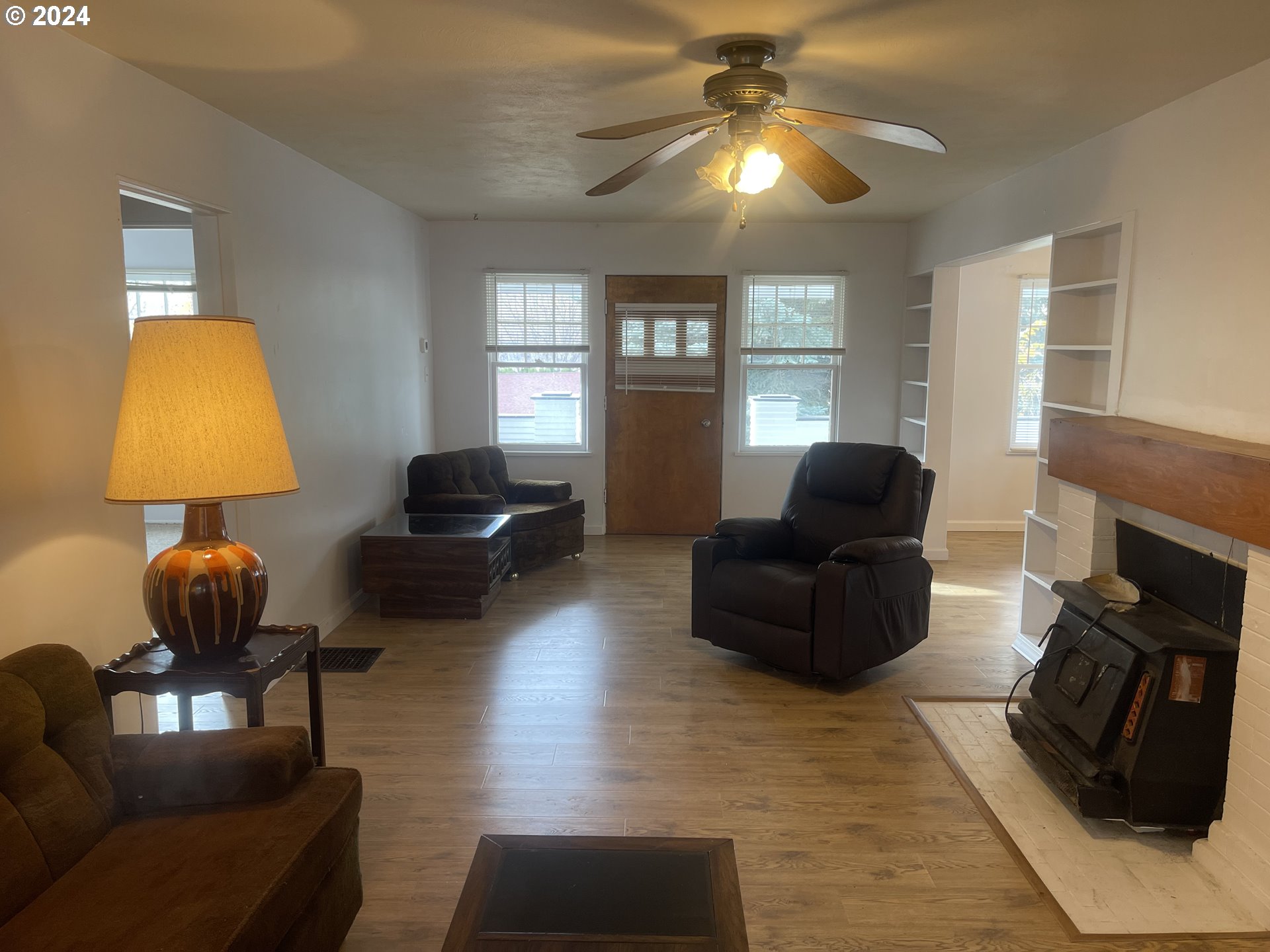 240 North Court Street Heppner, OR 97836 - Photo 2 of 19 a living room with furniture and a lamp