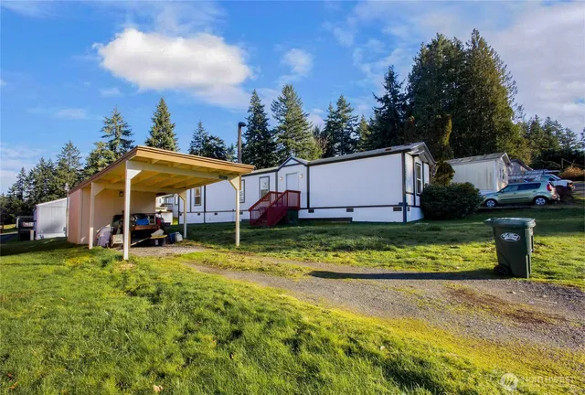 a view of a houses with swimming pool and a yard