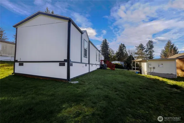 a view of a back yard of the house