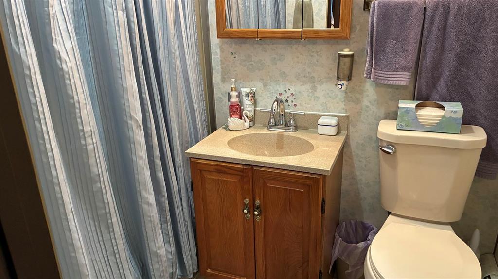 1044 Blythedale Road Elizabeth, PA 15037 - Photo 17 of 18 Full bathroom