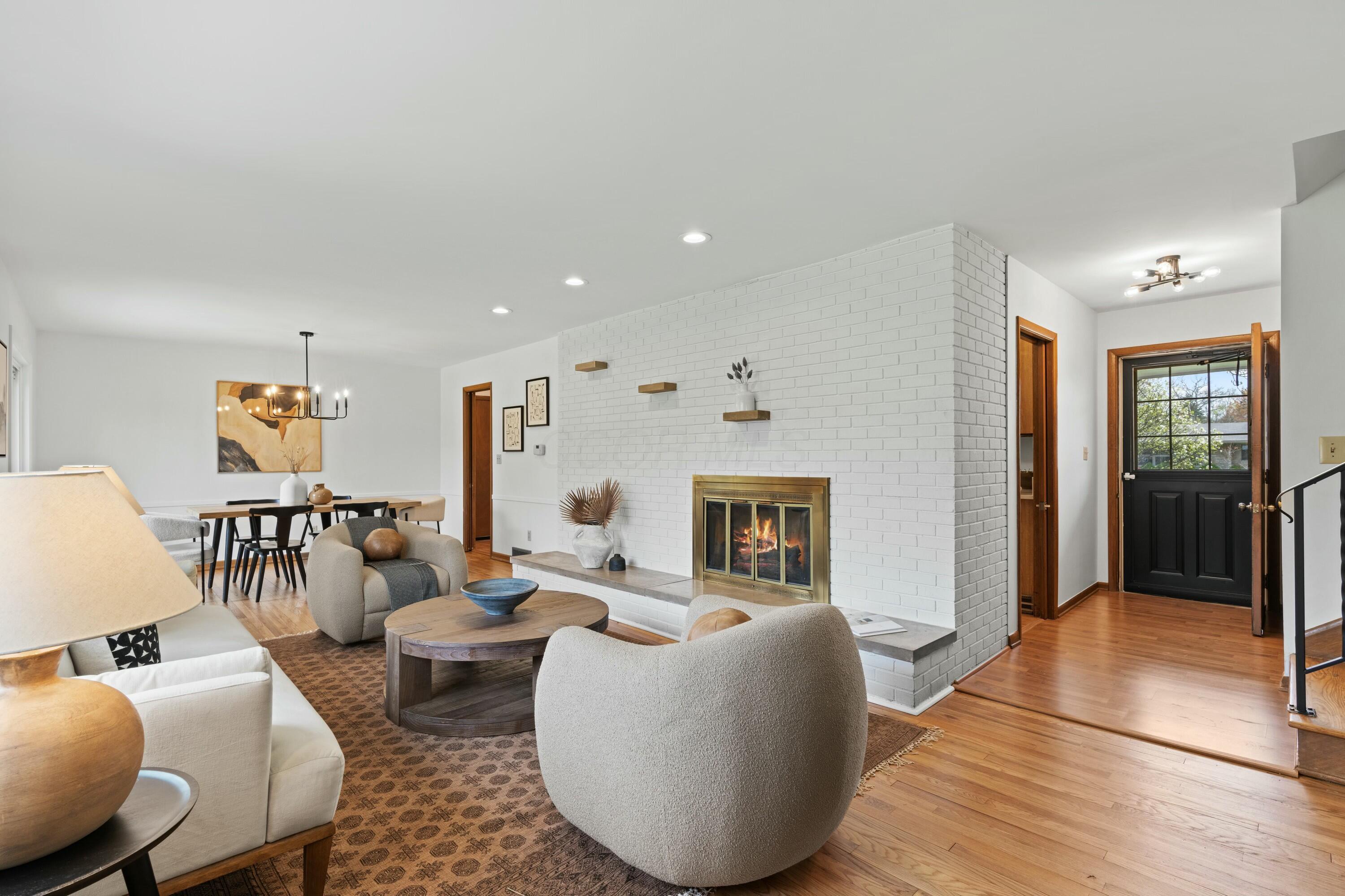 2500 Lytham Road Upper Arlington, OH 43220 - Photo 10 of 69 Living Room