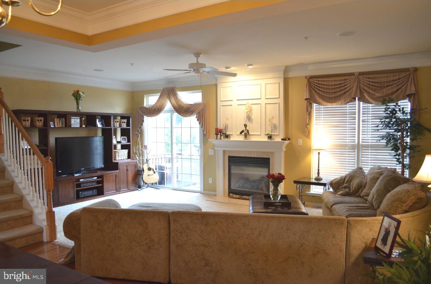 889 Chatfield Road Warrington, PA 18976 - Photo 3 of 18 Living room