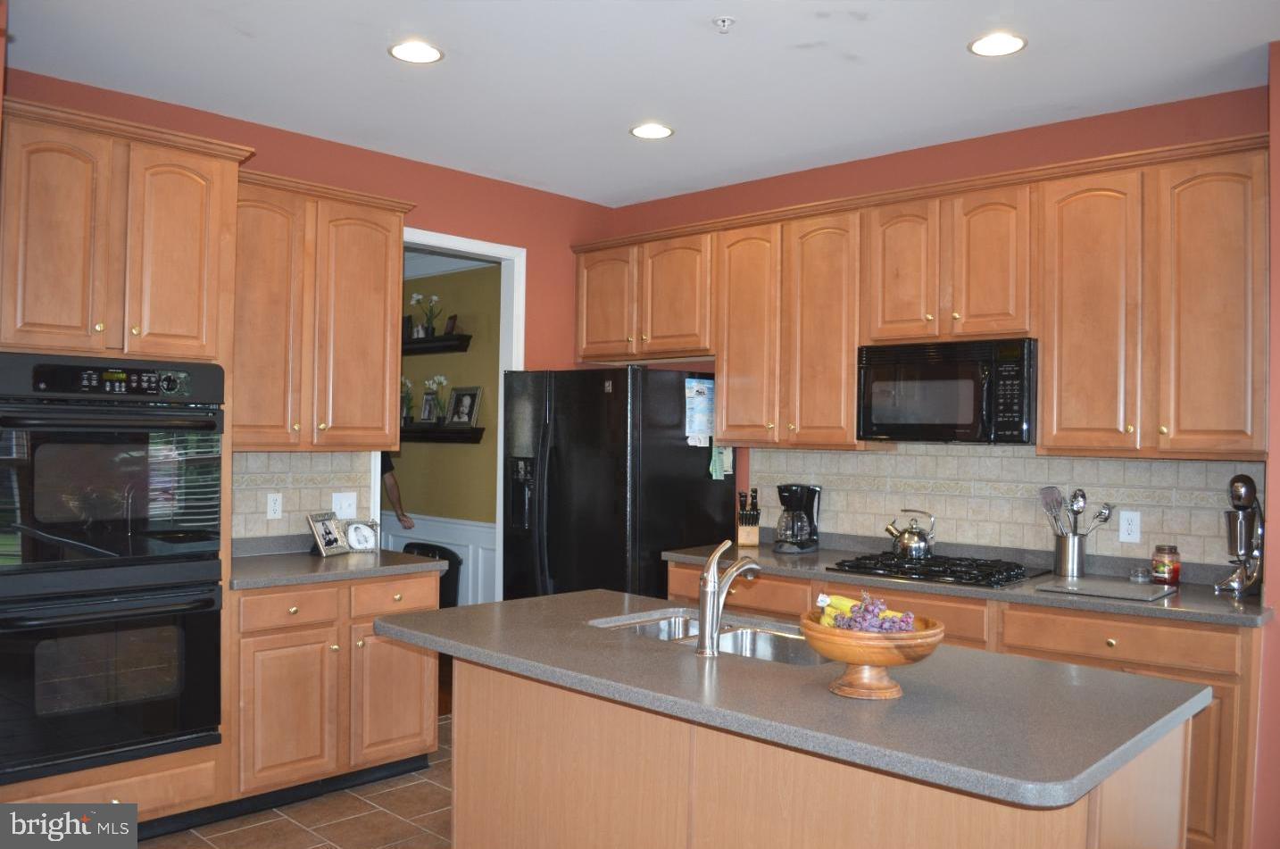 889 Chatfield Road Warrington, PA 18976 - Photo 5 of 18 Kitchen