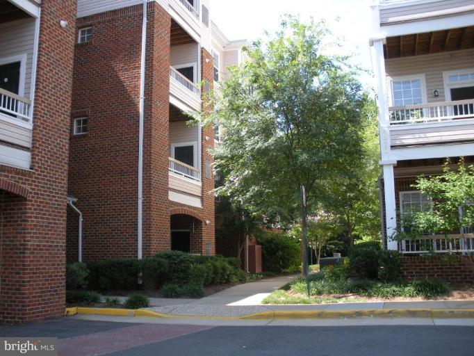 4330 Cannon Ridge Court, Unit V Fairfax, VA 22033 - Photo 2 of 11 Exterior (Main)