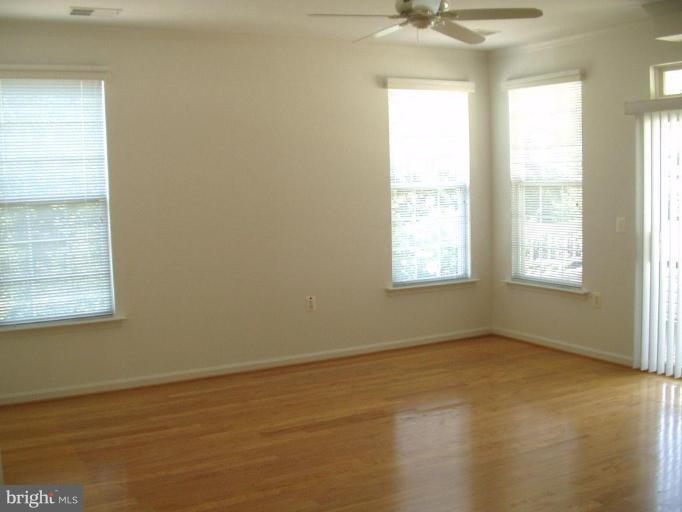 4330 Cannon Ridge Court, Unit V Fairfax, VA 22033 - Photo 5 of 11 living room