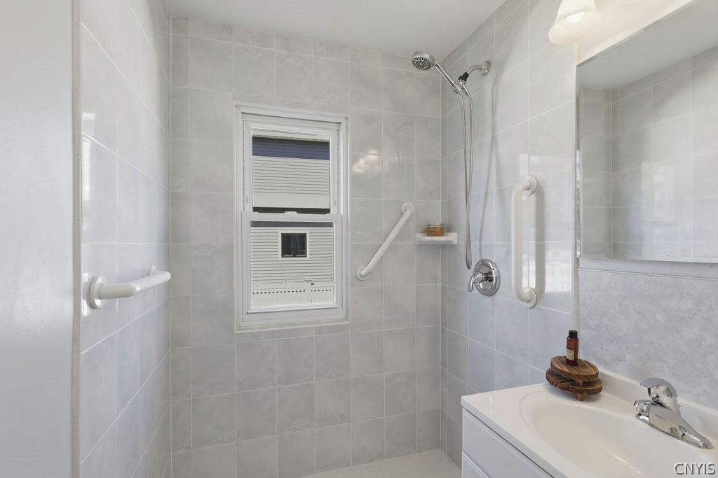 7195 Lakeshore Road Cicero, NY 13039 - Photo 25 of 46 First floor full bath with no step shower