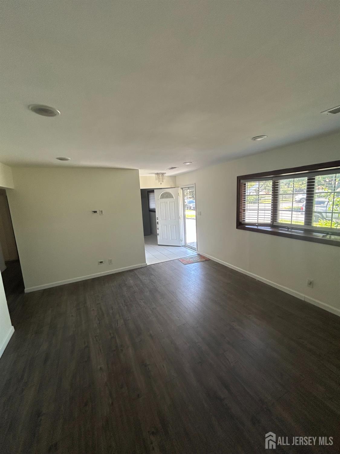 17 Raleigh Road Edison, NJ 08817 - Photo 4 of 16