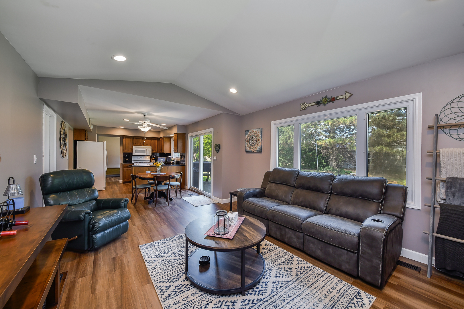 297 Springbrook Lane Carol Stream, IL 60188 - Photo 16 of 38