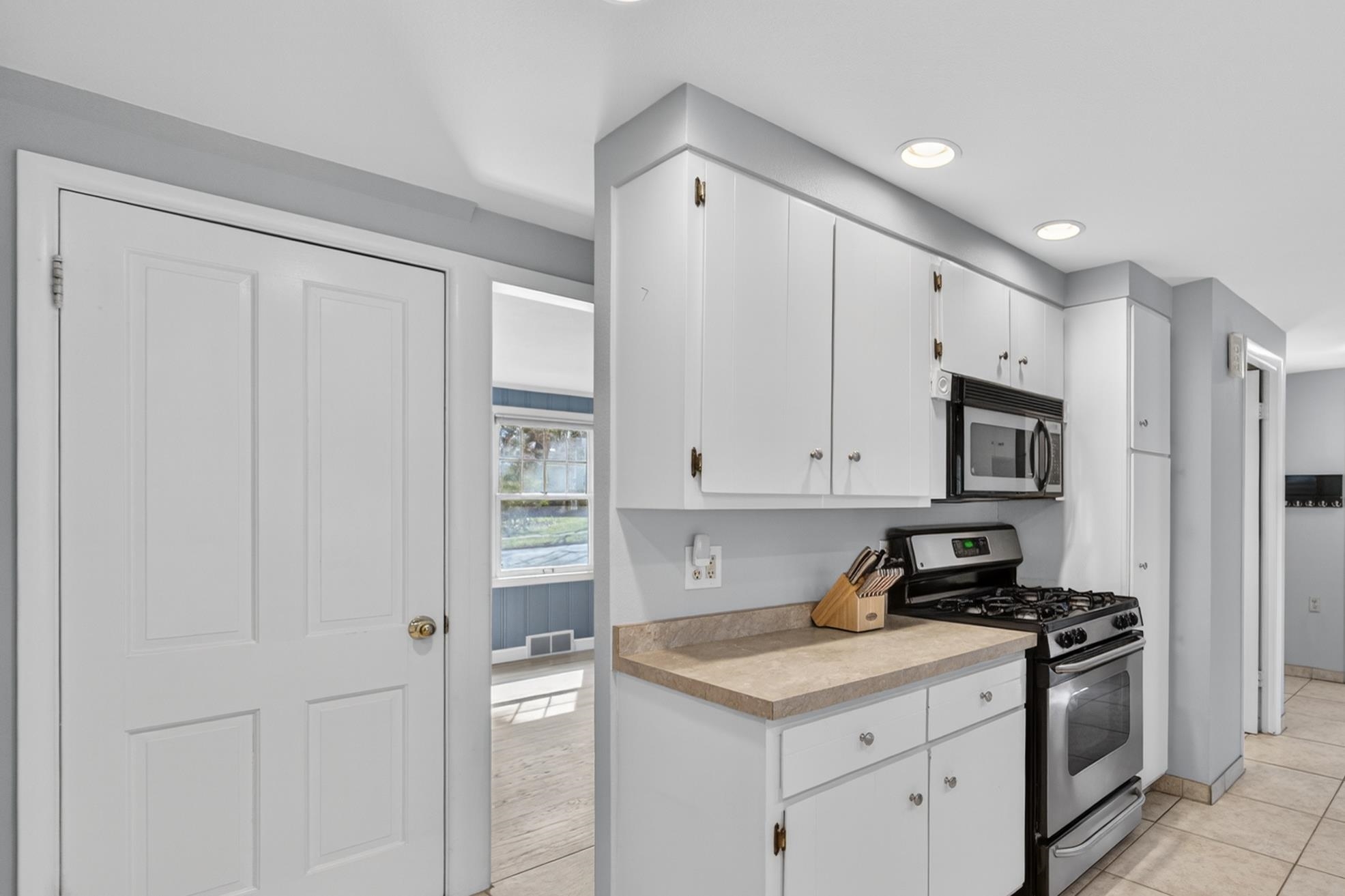 450 Charles Madison, WI 53711 - Photo 5 of 39