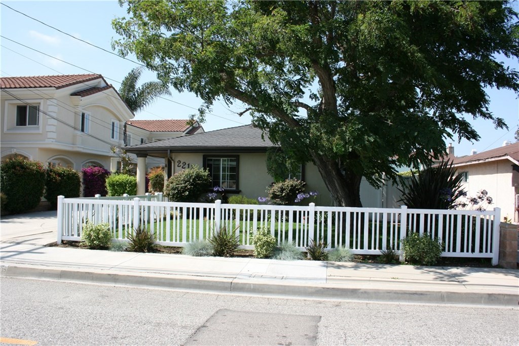 2213 Bataan Road, Unit A Redondo Beach, CA 90278 - Photo 3 of 38