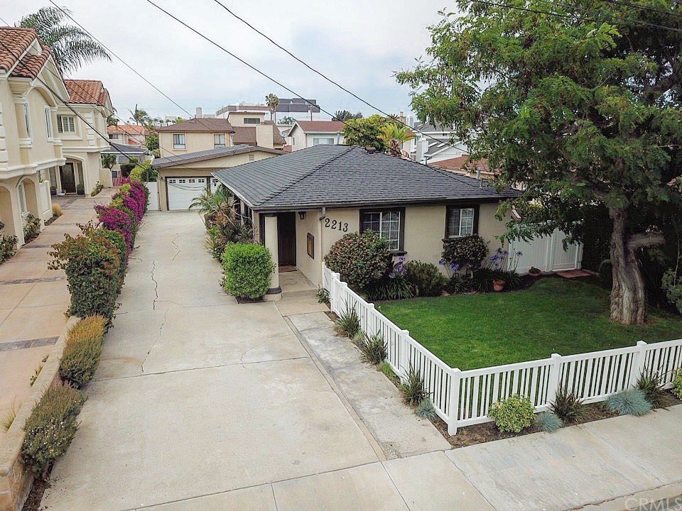 2213 Bataan Road, Unit A Redondo Beach, CA 90278 - Photo 7 of 38