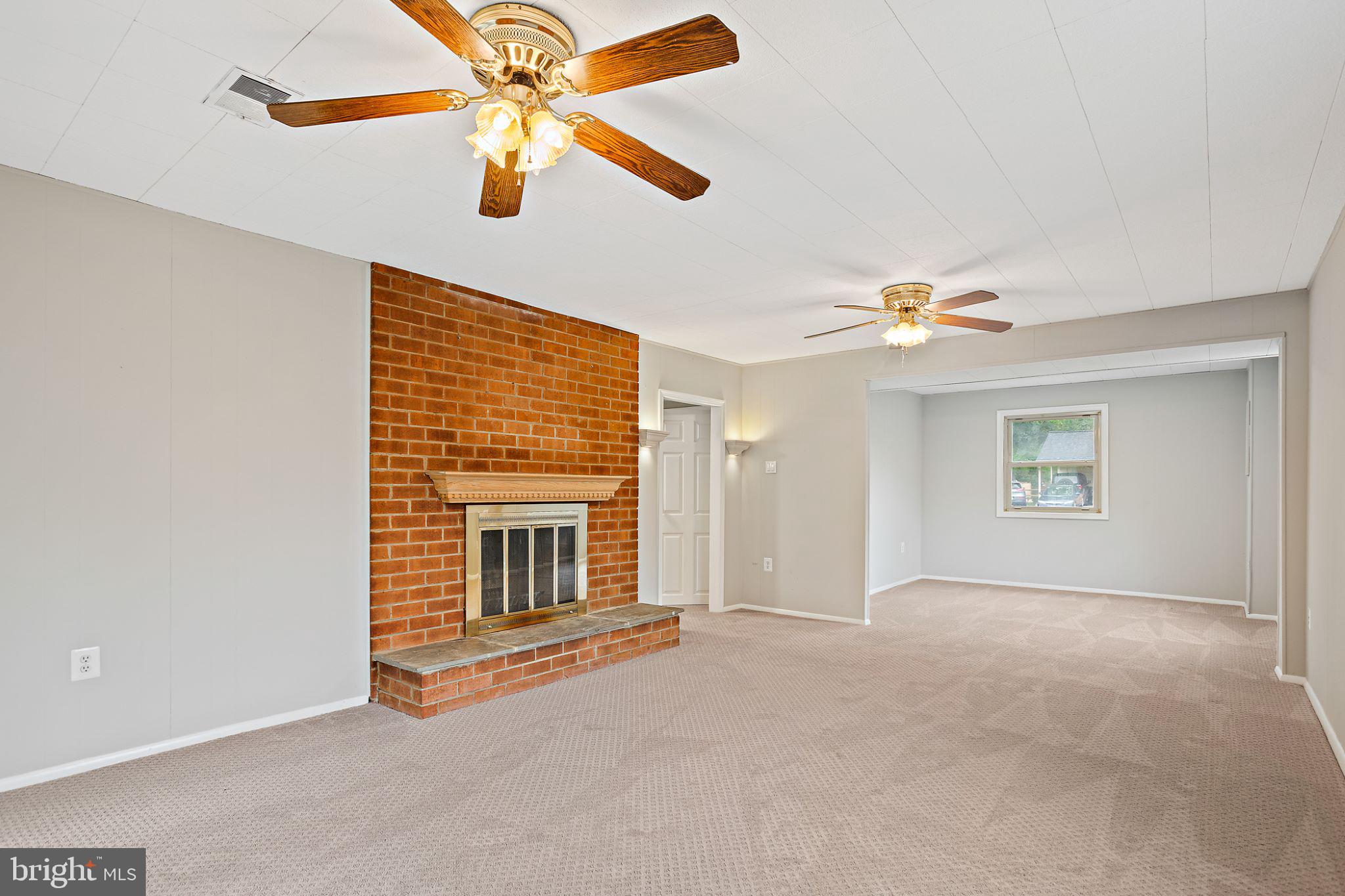 19408 Treadway Road Brookeville, MD 20833 - Photo 18 of 34 Family Room