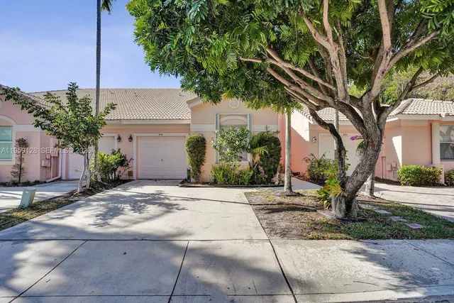 $440,000 | 274 Coral Trace Lane, Delray Beach, FL 33445
