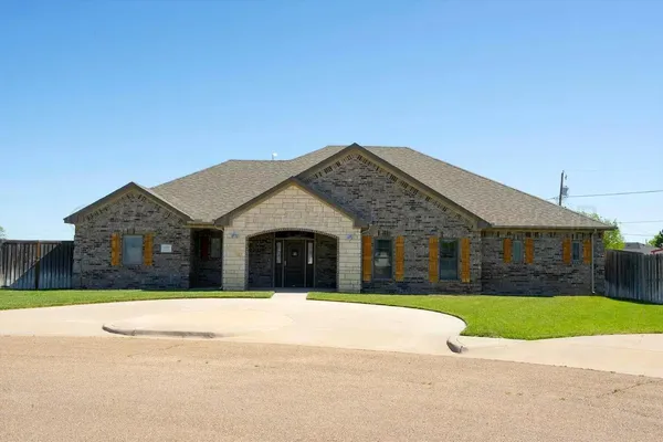 $450,000 | 1805 Madison Avenue, Dumas, TX 79029