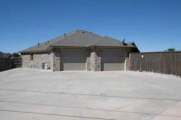 $450,000 | 1805 Madison Avenue, Dumas, TX 79029