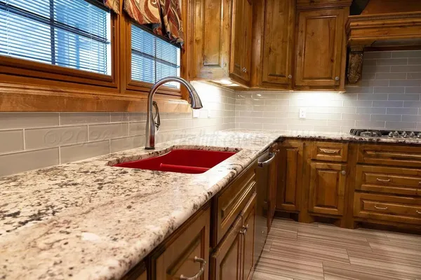 $450,000 | 1805 Madison Avenue, Dumas, TX 79029
