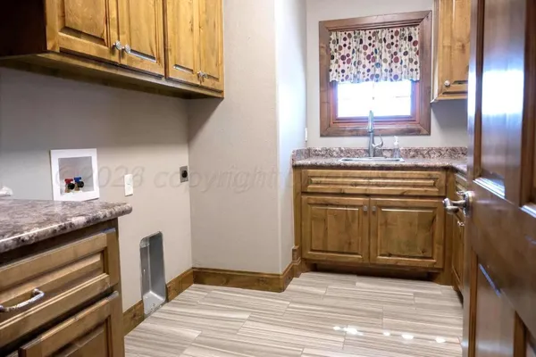 $450,000 | 1805 Madison Avenue, Dumas, TX 79029
