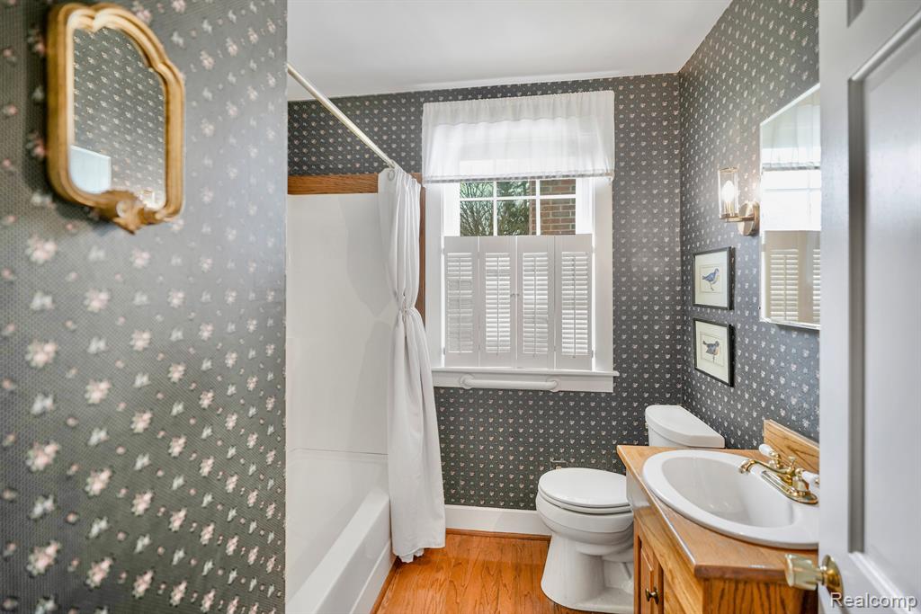 4304 Lapeer Road Burton, MI 48509 - Photo 21 of 49 Gallery Image 21