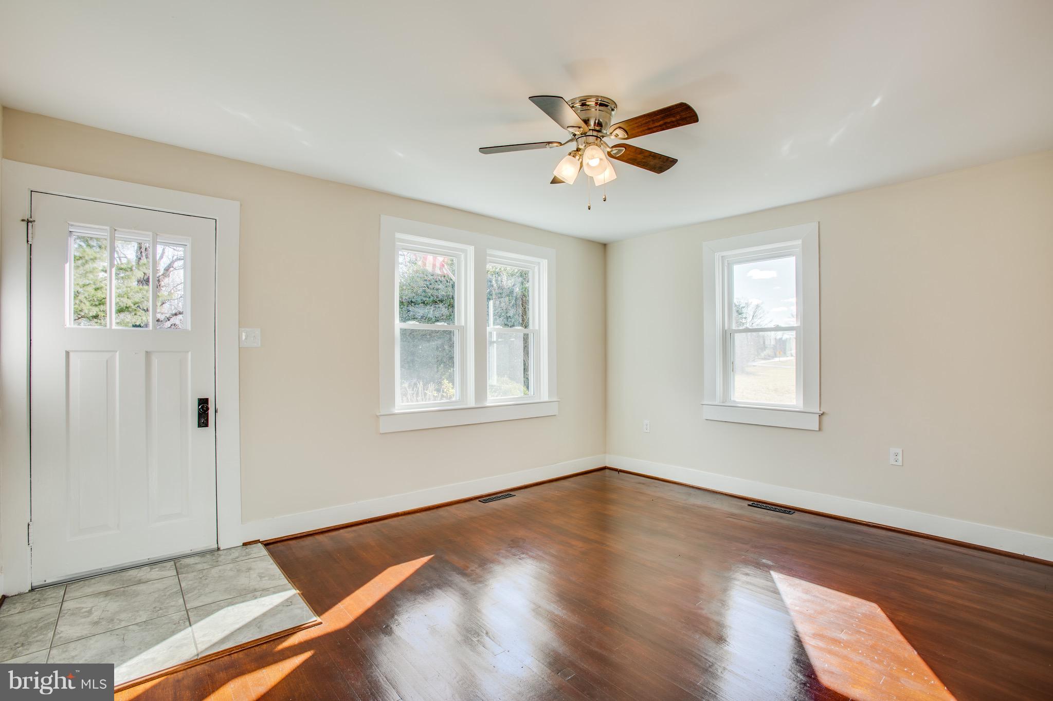 7530 Courthouse Road Spotsylvania, VA 22551 - Photo 8 of 37 Living Room