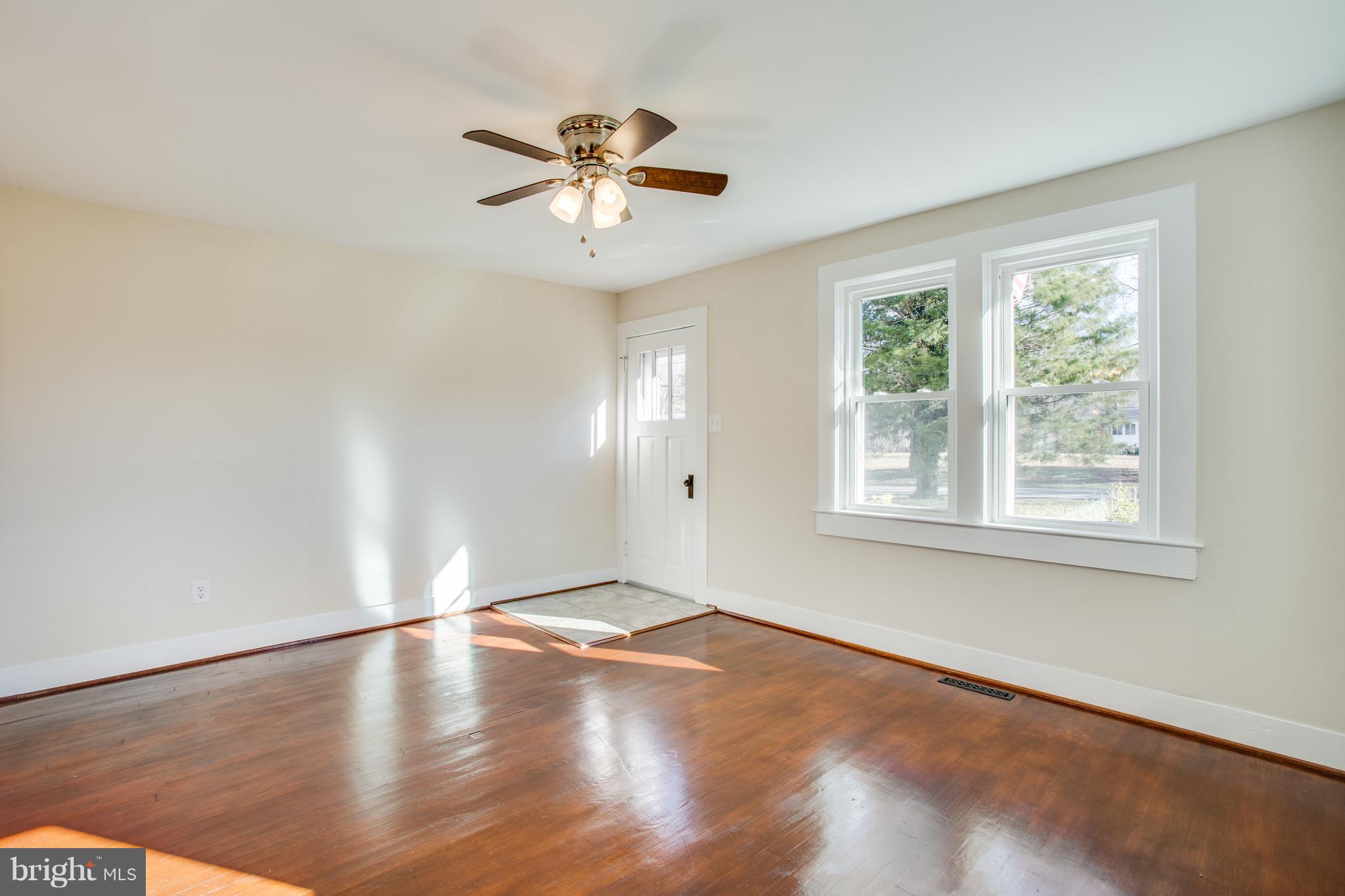 7530 Courthouse Road Spotsylvania, VA 22551 - Photo 9 of 37 Living Room