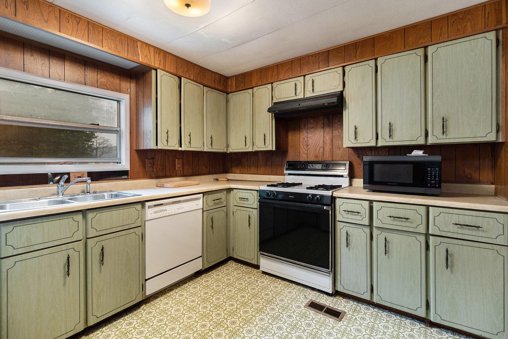 5974 Longbridge Road Pentwater, MI 49449 - Photo 5 of 22 039_625a2103