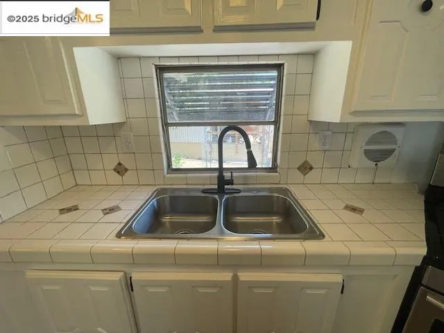 a close view of sink and tap