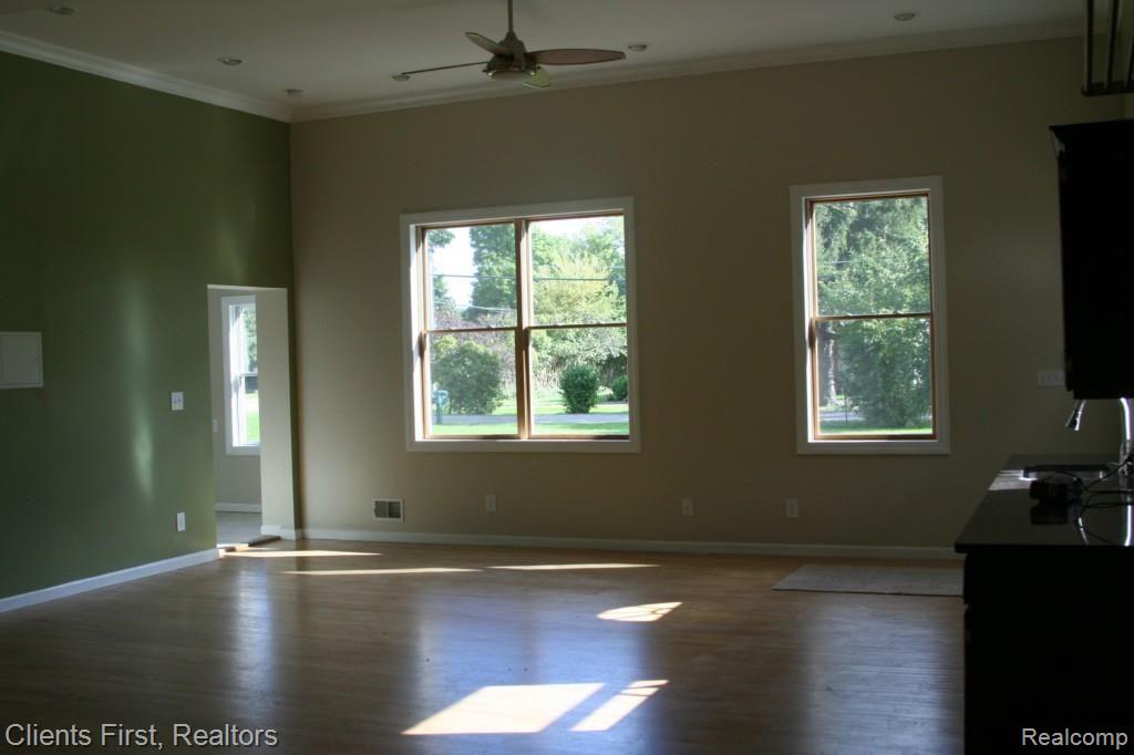 29805 Farmington Road Farmington Hills, MI 48331 - Photo 15 of 36