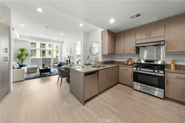 $868,000 | 168 South Monterey Street, Unit 212, Alhambra, CA 91801