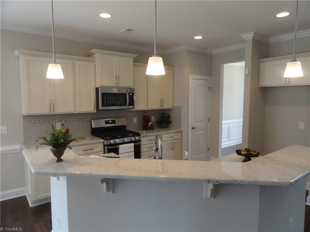2826 Fallin Court High Point, NC 27262 - Photo 6 of 16 Gallery Image 6