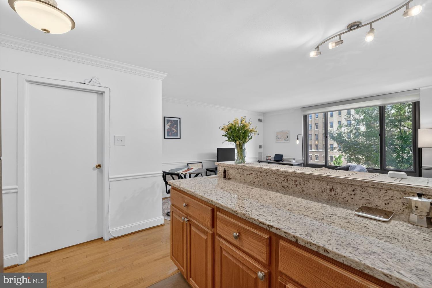 950 25th Street Northwest, Unit 406N Washington, DC 20037 - Photo 8 of 27 Expansive granite countertops & breakfast bar