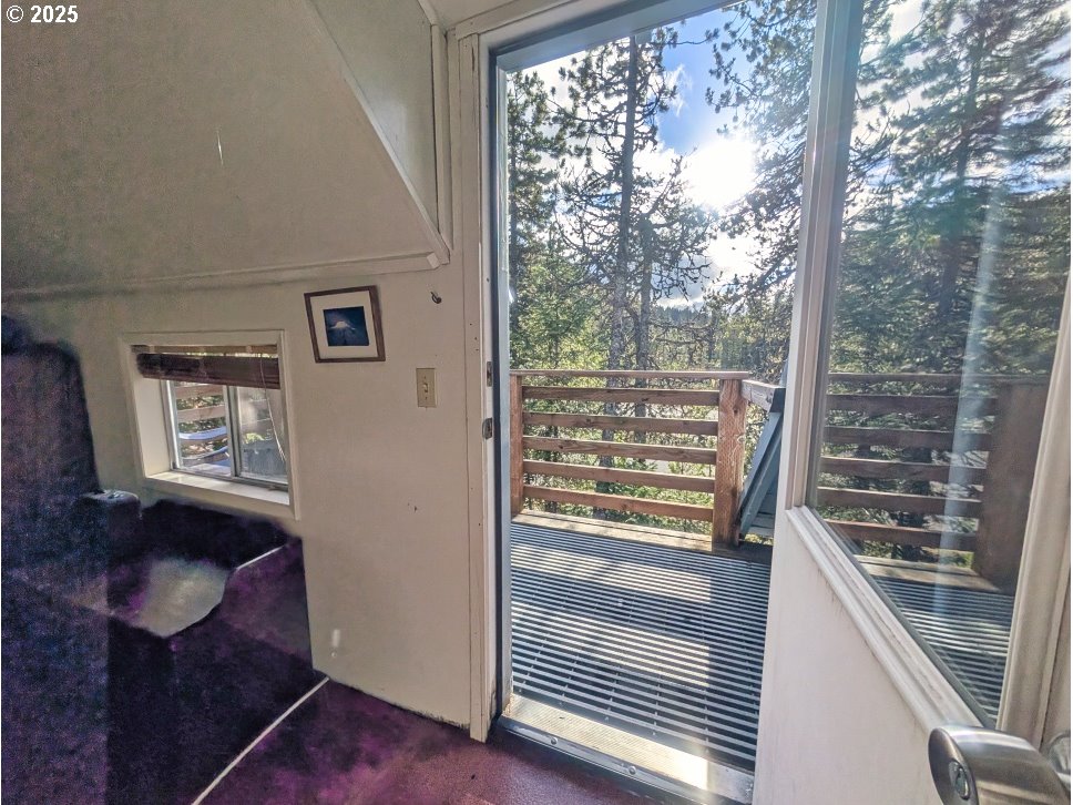 89255 Government Camp Loop Government Camp, OR 97028 - Photo 18 of 37 a view of a room with a large window