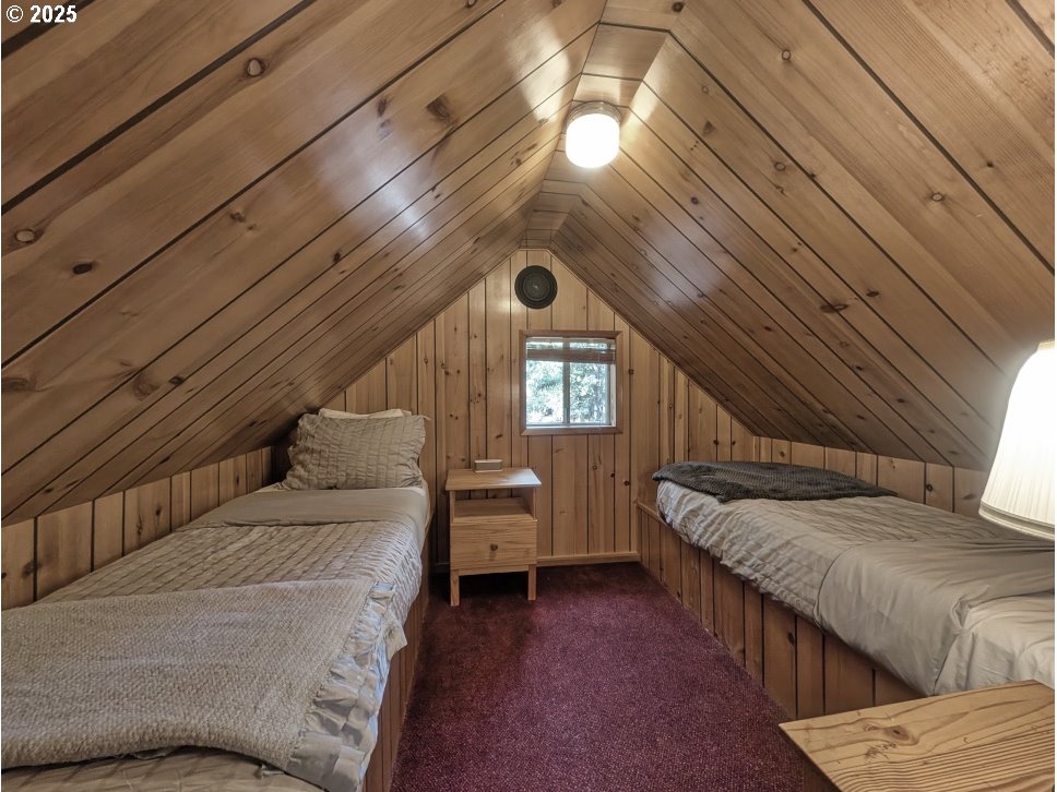 89255 Government Camp Loop Government Camp, OR 97028 - Photo 22 of 37 a bedroom with a bed and a window