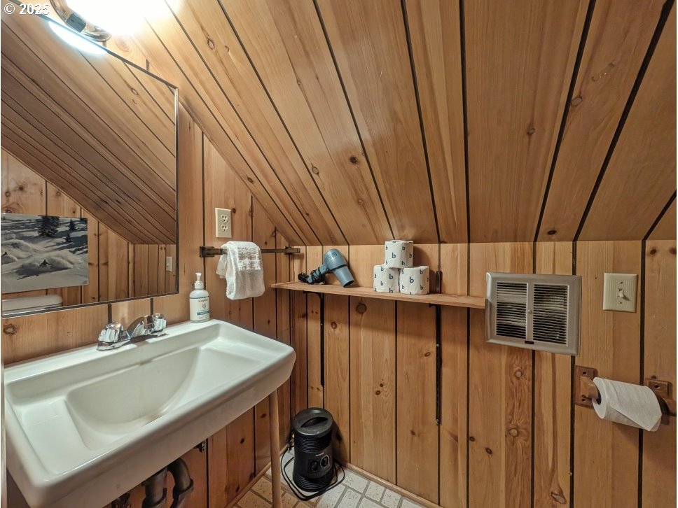 89255 Government Camp Loop Government Camp, OR 97028 - Photo 25 of 37 a bathroom with a sink and a mirror