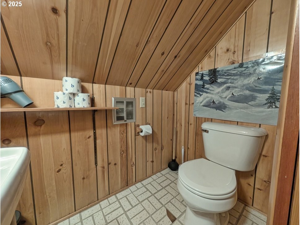 89255 Government Camp Loop Government Camp, OR 97028 - Photo 26 of 37 a bathroom with a toilet and a shower
