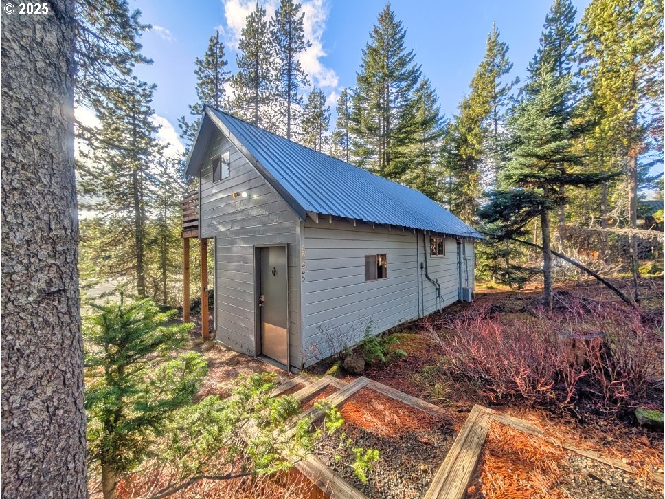89255 Government Camp Loop Government Camp, OR 97028 - Photo 3 of 37 a backyard of a house