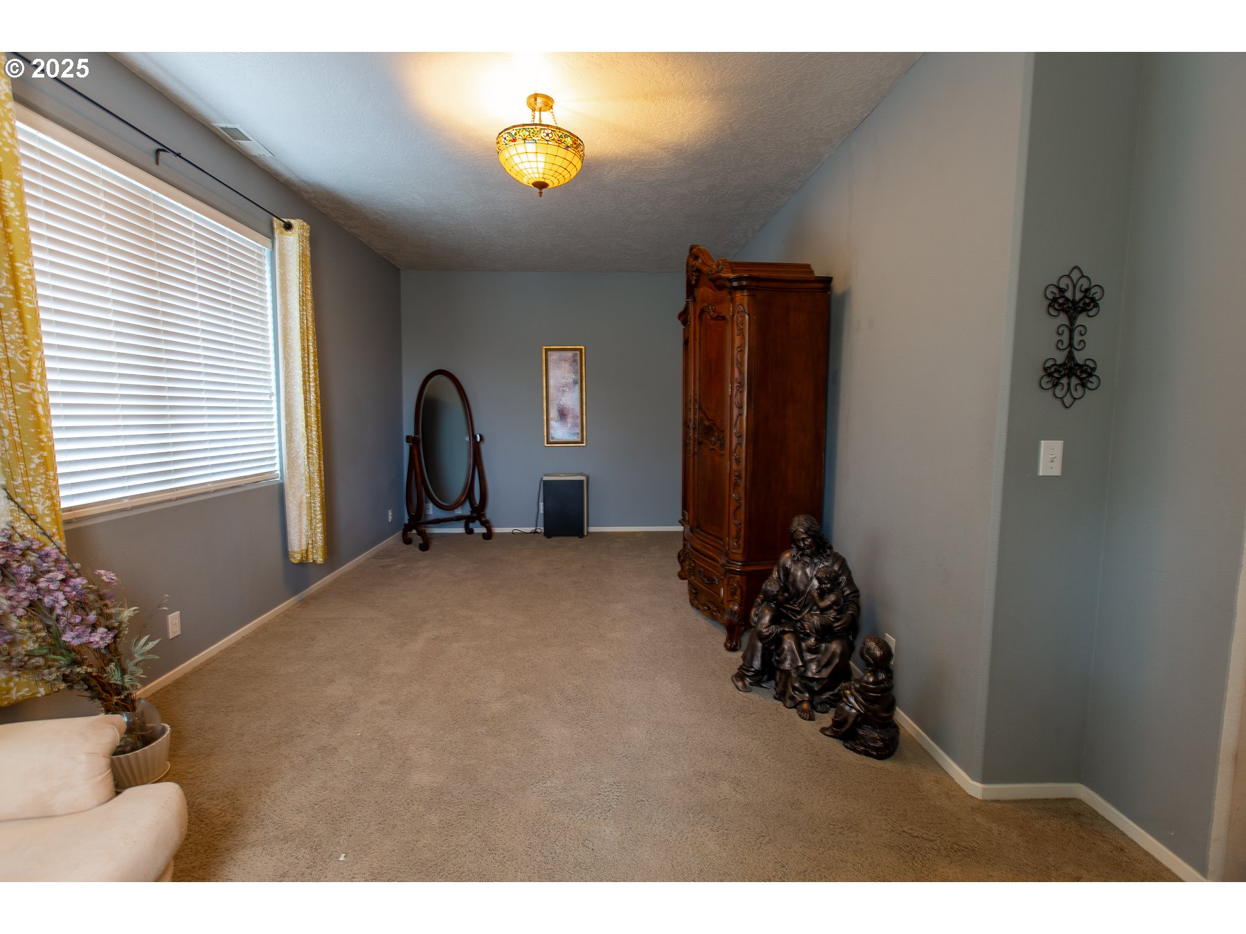 6964 Bluebelle Way Springfield, OR 97478 - Photo 23 of 35 a view of a livingroom with furniture and window